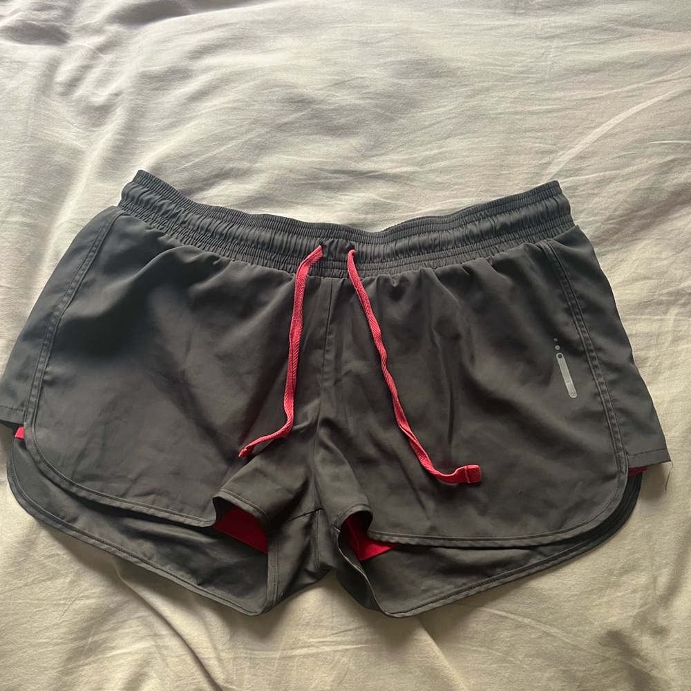 Athletic short for women